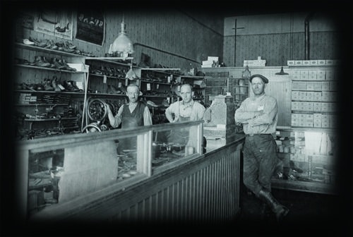 Beck's Shoes Store in 1920