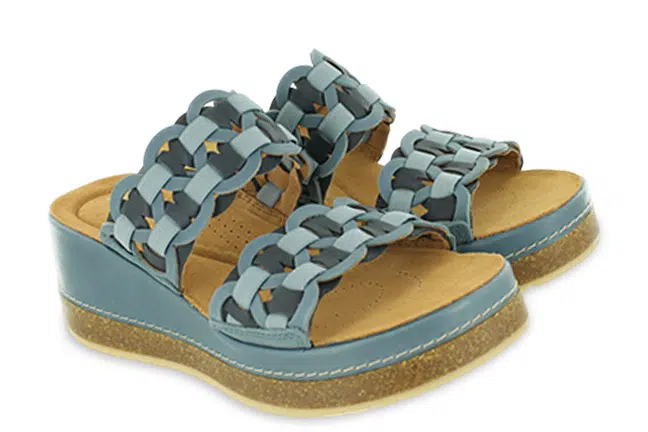 (取寄) クラークス レディース カッサンダ ミュール Clarks women Kassanda Mule Blue Combi Leather Clarks Kassanda Mule Women's Leather Blue Sandals