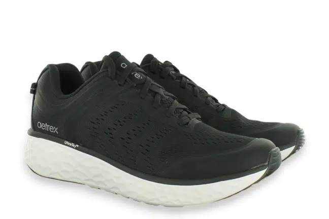 Aetrex Chase AP900 Black Sneakers Pair
