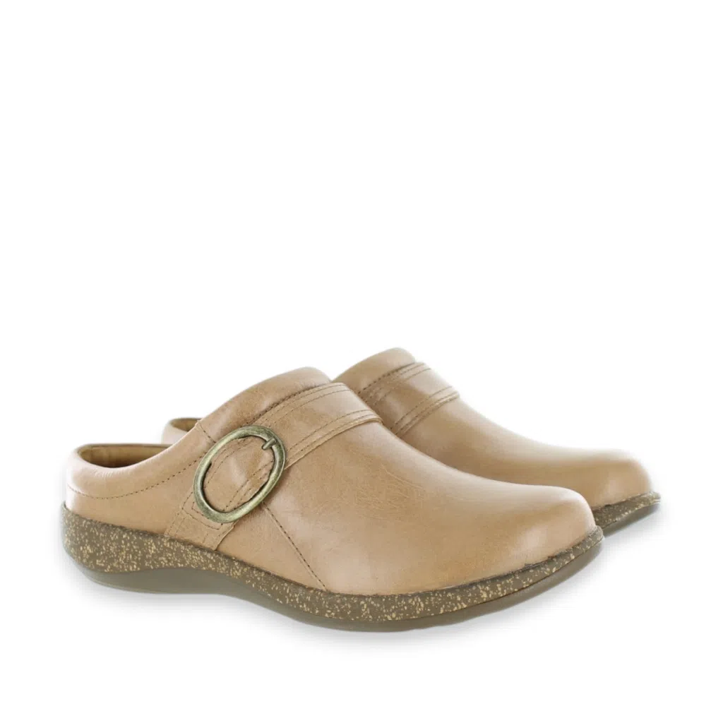 Aetrex Daphne DM6104W Tan Clogs Pair