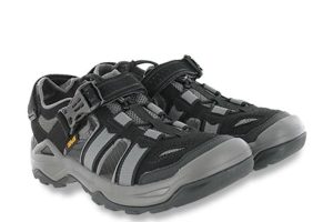 Teva Omnium 2 1019180BLKO Black Sandals Pair